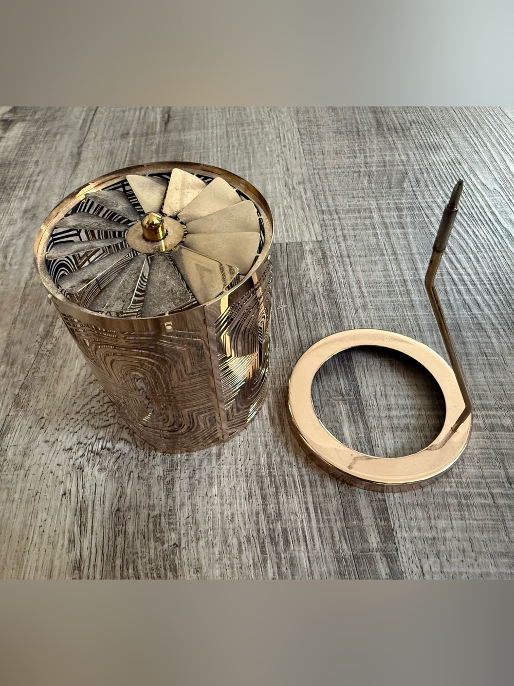 Diptyqye Spinning Candle Topper Gold